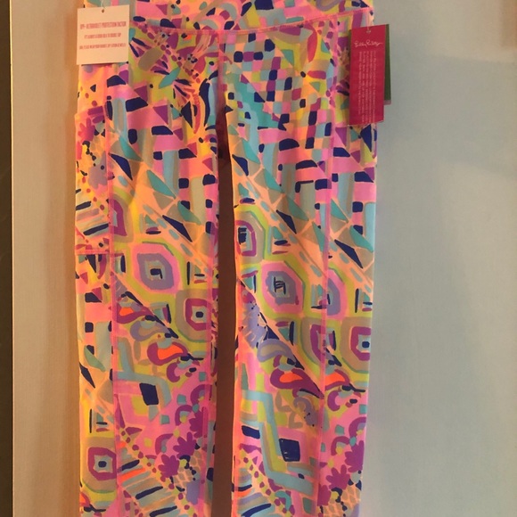 Lilly Pulitzer Luxletic weekend crop - Picture 7 of 7